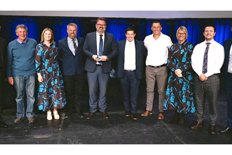 Emmaus awards SJ college